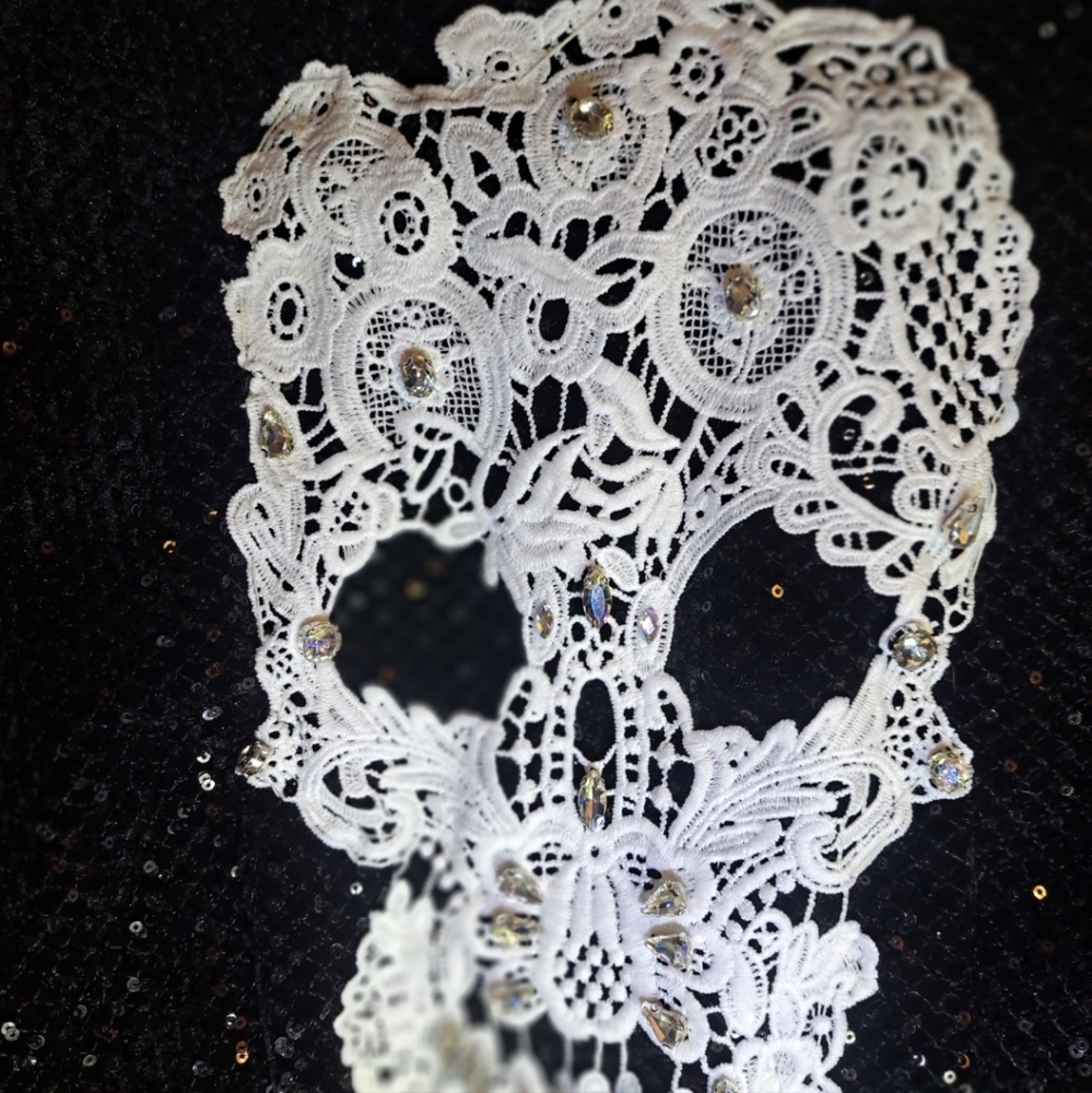 Lace BEAUTY SKULL Sequined SUIT perfect For Sexy Lace Tights In Fall. - Picture 3 of 11